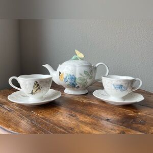 Lenox Butterfly Meadow Pattern Teapot with set of 2 cups and saucers